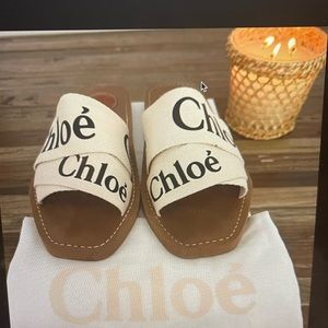 Chloe logo slide sandal. Cream/black size 39.